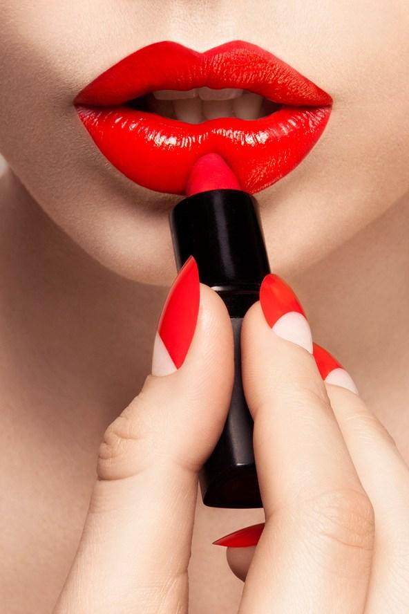 red-lips-perfect-manicure