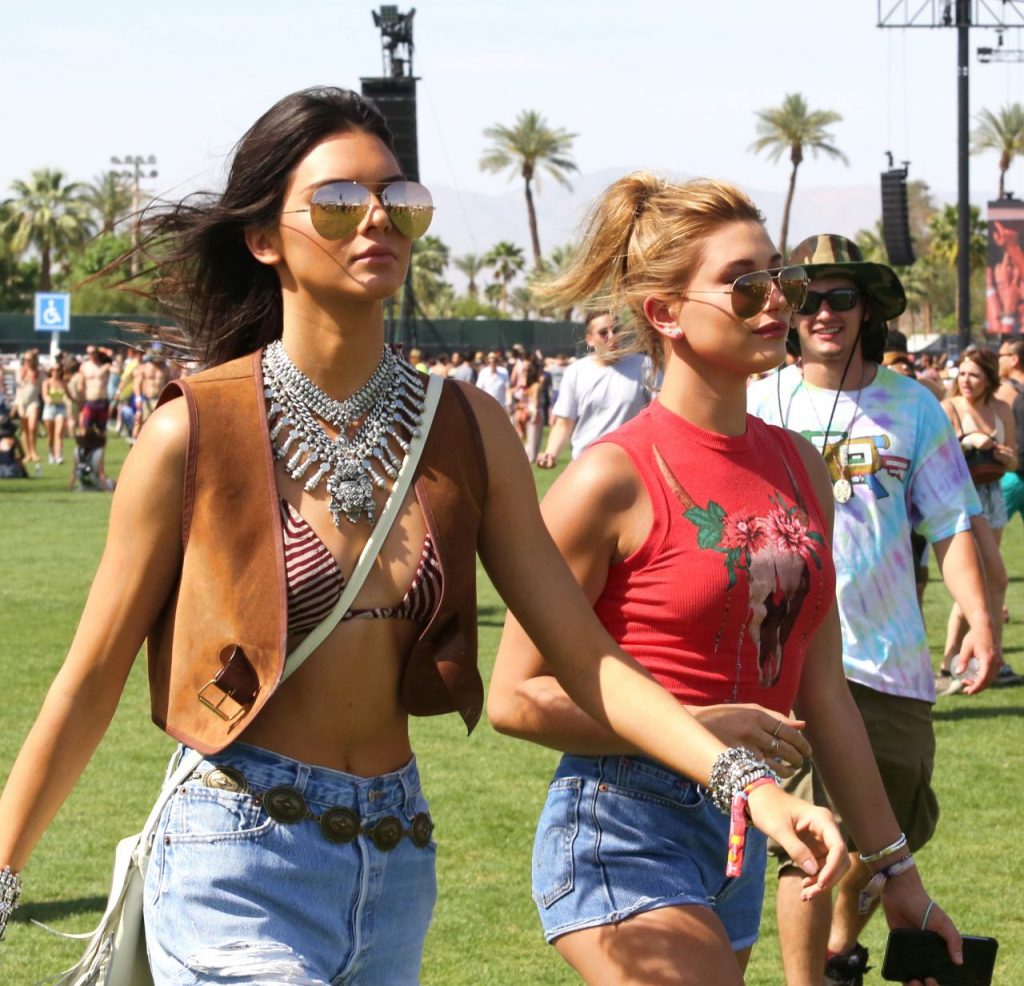 kendall-jenner-and-hailey-baldwin-2015-coachella-valley-music-and-arts-festival-in-indio_2