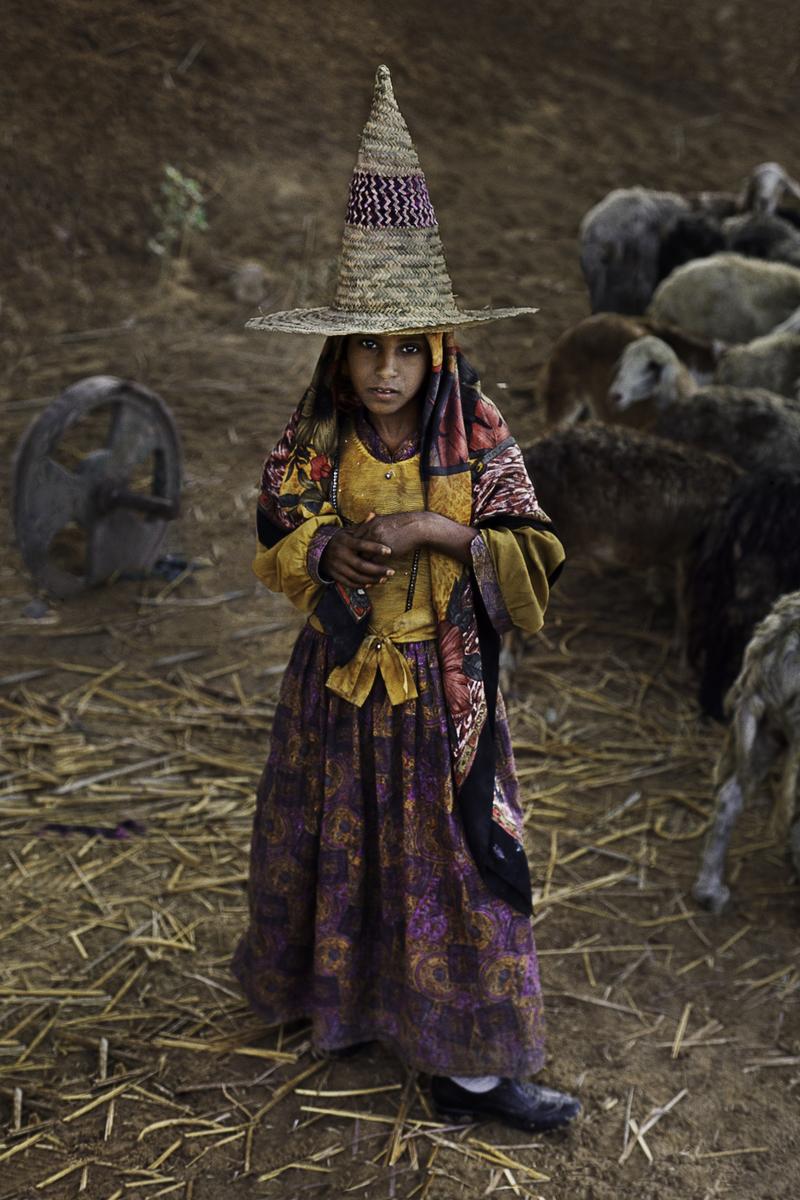01270_12, Yemen, 03/1997, YEMEN-10201. A girl with a tall hat. retouched_Sonny Fabbri 10/3/2013