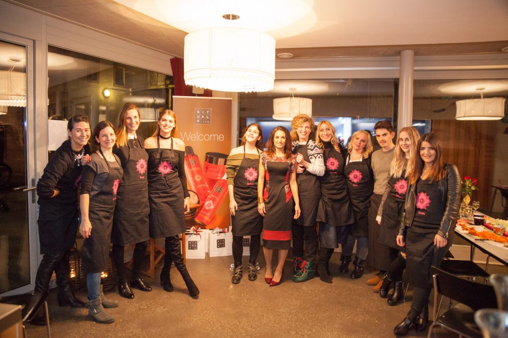 The whole group in front of the Rituals products. Beatrice wears a MAIOCCI dress (MAIOCCI.com)
