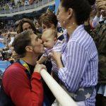 370F4CA900000578-3733094-Sweet_Phelps_gives_his_baby_son_Boomer_a_kiss_after_the_medal_ce-a-22_1470842052717
