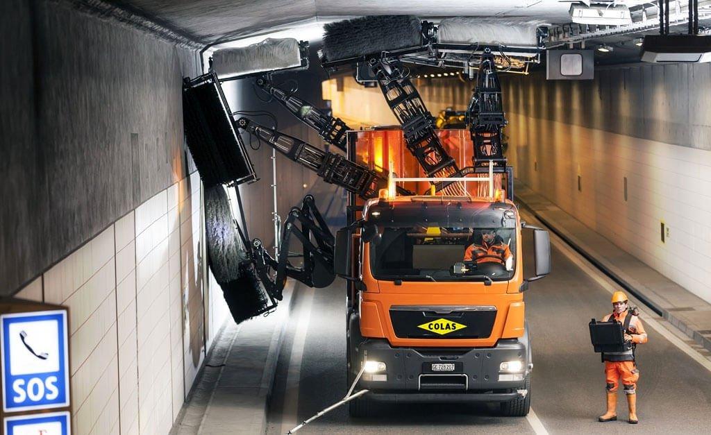 tunnel cleaning machine