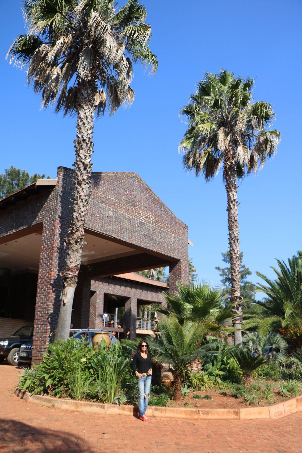 woodridge palms hotel